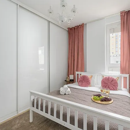 Lumina I Modern 3-room I Parking I 2 Balcony I Pge Varsóvia